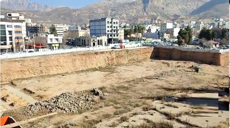  بلاتکلیفی ۸ ساله پروژه مجتمع تجاری رفاهی تأمین اجتماعی در یاسوج /جاوید شهردار اسبق: شورای شهر نماینده مردم است و برای حل این مشکل باید فشار بیاورند/ رئیس شورای شهر: این پروژه عزم استاندار را می‌طلبد / مدیرکل امور شهری استانداری: تأمین اجتماعی هم از تعهدات خود‌شانه خالی کرده است/ مدیرکل تأمین اجتماعی: استاندار در خصوص پروژه مصمم هست