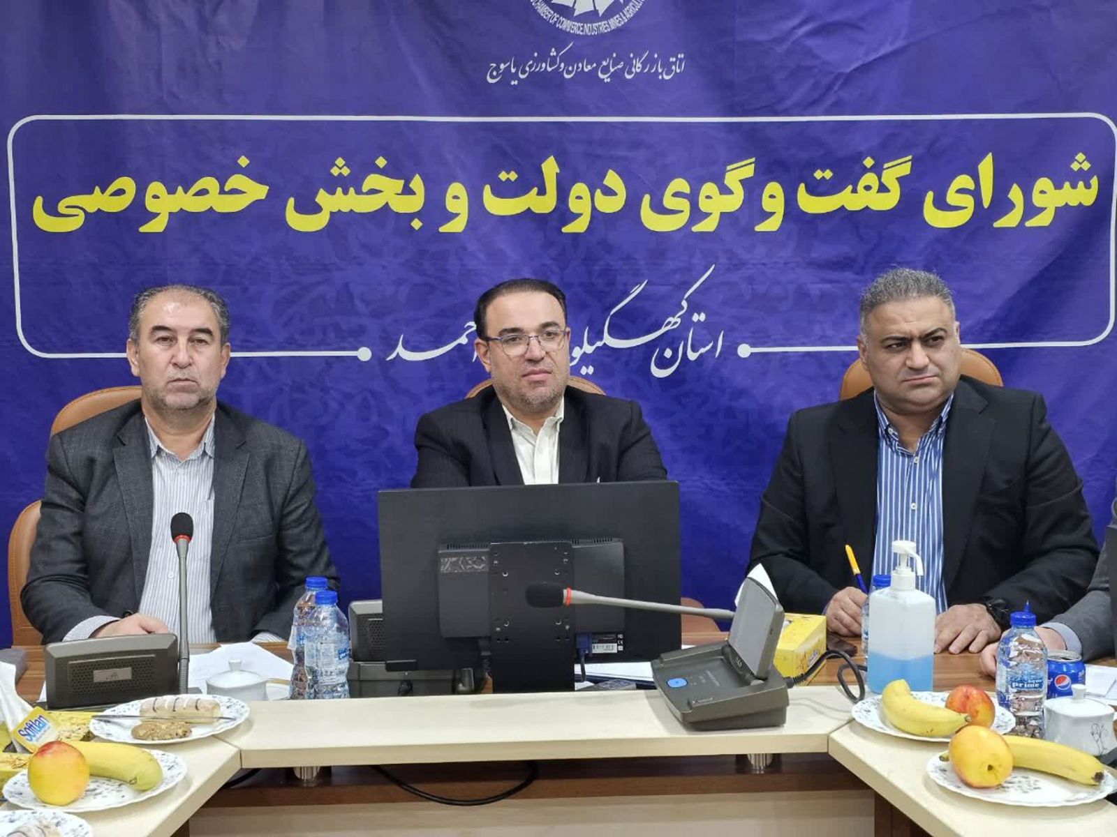 از تلفن کارخانه‌ای که فقط یک‌طرفه کار می‌کند تا قبض برقی که هزینه ترانزیت می‌گیرد بدون اینکه برقی در کار باشد، صنعتگران کهگیلویه و بویراحمد در دیدار با معاون وزیر صمت از هر دری گفتند؛ دری که انگار همیشه رو به تهران بسته مانده است.