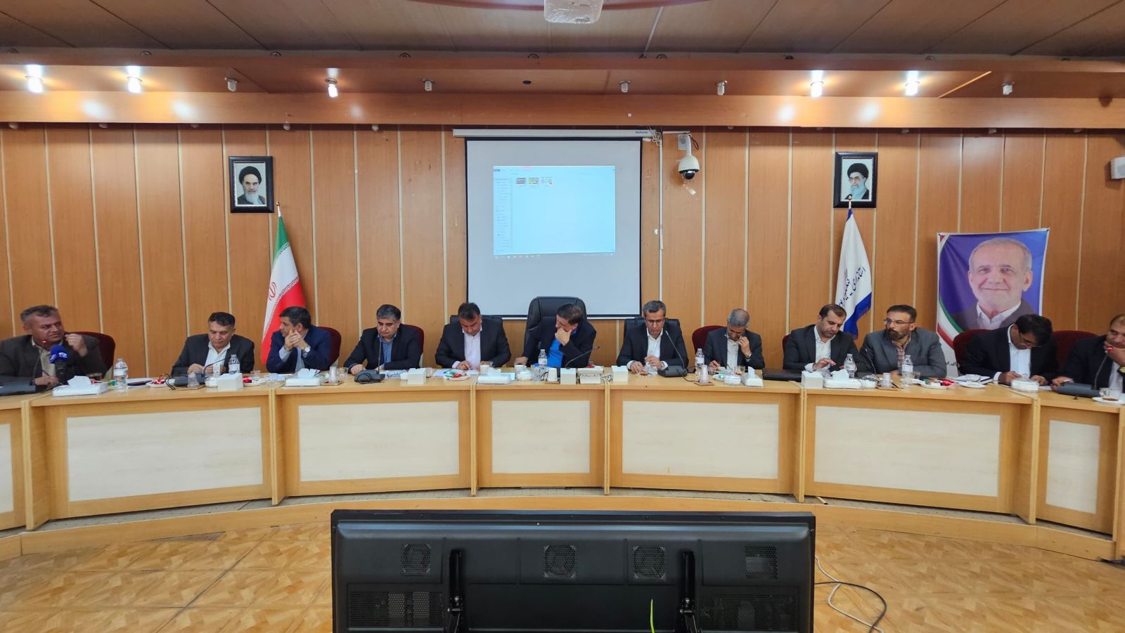 معاون دهیاری‌های کشور در یاسوج: به شما تبریک می‌گویم به خاطر داشتن چنین نماینده‌ای [محمد بهرامی]، نماینده‌ای فرهیخته، دانشمند و در تراز ملی /  پارادوکس‌های موجود در قانون برای دهیاران چالش‌برانگیز است /  بودجه هست، نحوه هزینه‌کرد باید مشخص شود