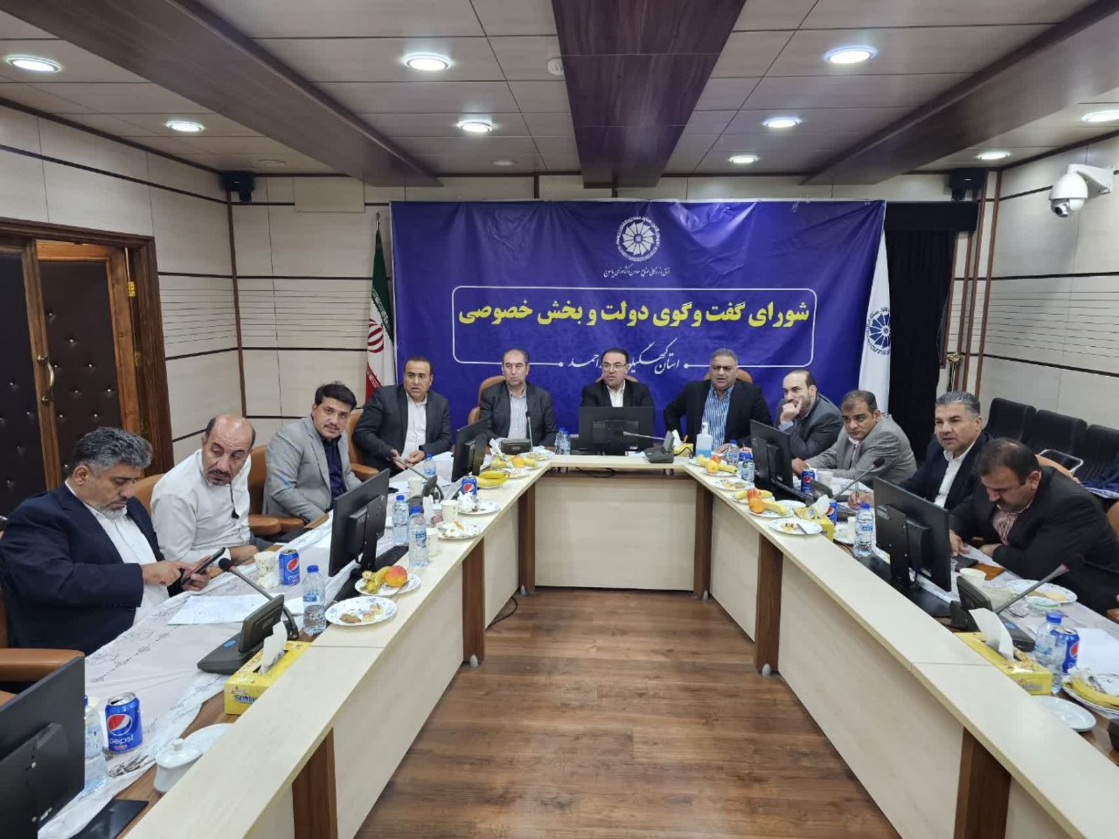 از تلفن کارخانه‌ای که فقط یک‌طرفه کار می‌کند تا قبض برقی که هزینه ترانزیت می‌گیرد بدون اینکه برقی در کار باشد، صنعتگران کهگیلویه و بویراحمد در دیدار با معاون وزیر صمت از هر دری گفتند؛ دری که انگار همیشه رو به تهران بسته مانده است.