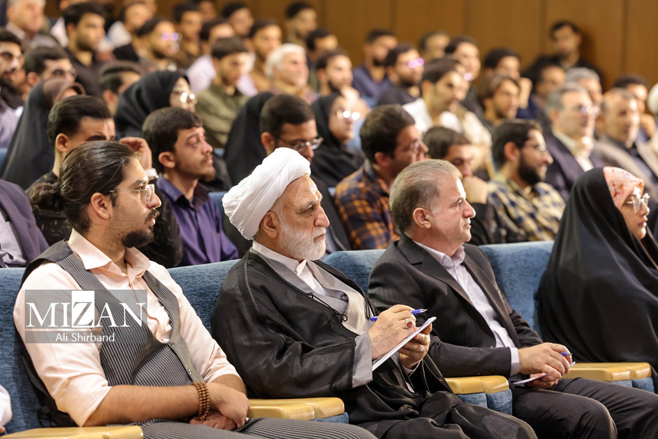 فیلم | حضور محسنیاژهای در بین دانشجویان: مردم از برخی فسادها در دستگاههای اداری به شدت گلایهمند هستند؛ چرا باید یک فرد فاسد در دستگاهی بماند و به حقوق مردم تعرض کند؟ / چرا روند افزایش شهریه در دانشگاه آزاد شفاف سازی نمیشود / نحوه برخورد برخی قضات و کارکنان قوه قضاییه با طرفین دعوا و متهمین پرونده، به هیچوجه زیبنده عدلیه نیست / آقای محسنی اژهای، پایهگذار جریان خروج مدیران از پشت میزهای مدیریت و تلاش میدانی آنها باشید / تا به حال شده از حراستهای نهادها و دستگاهها بازخواست کنید؟ / خبر مهم رئیس دستگاه قضا در مورد وضعیت بانک آینده و پرونده کرسنت / سوالات مهم رئیس دستگاه قضا از دانشجویان استان