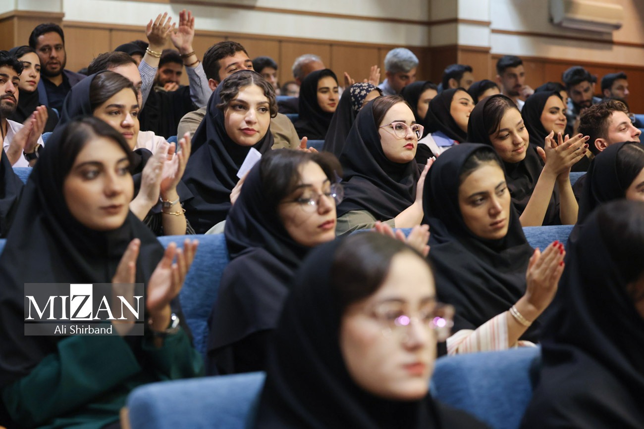 فیلم | حضور محسنیاژهای در بین دانشجویان: مردم از برخی فسادها در دستگاههای اداری به شدت گلایهمند هستند؛ چرا باید یک فرد فاسد در دستگاهی بماند و به حقوق مردم تعرض کند؟ / چرا روند افزایش شهریه در دانشگاه آزاد شفاف سازی نمیشود / نحوه برخورد برخی قضات و کارکنان قوه قضاییه با طرفین دعوا و متهمین پرونده، به هیچوجه زیبنده عدلیه نیست / آقای محسنی اژهای، پایهگذار جریان خروج مدیران از پشت میزهای مدیریت و تلاش میدانی آنها باشید / تا به حال شده از حراستهای نهادها و دستگاهها بازخواست کنید؟ / خبر مهم رئیس دستگاه قضا در مورد وضعیت بانک آینده و پرونده کرسنت / سوالات مهم رئیس دستگاه قضا از دانشجویان استان