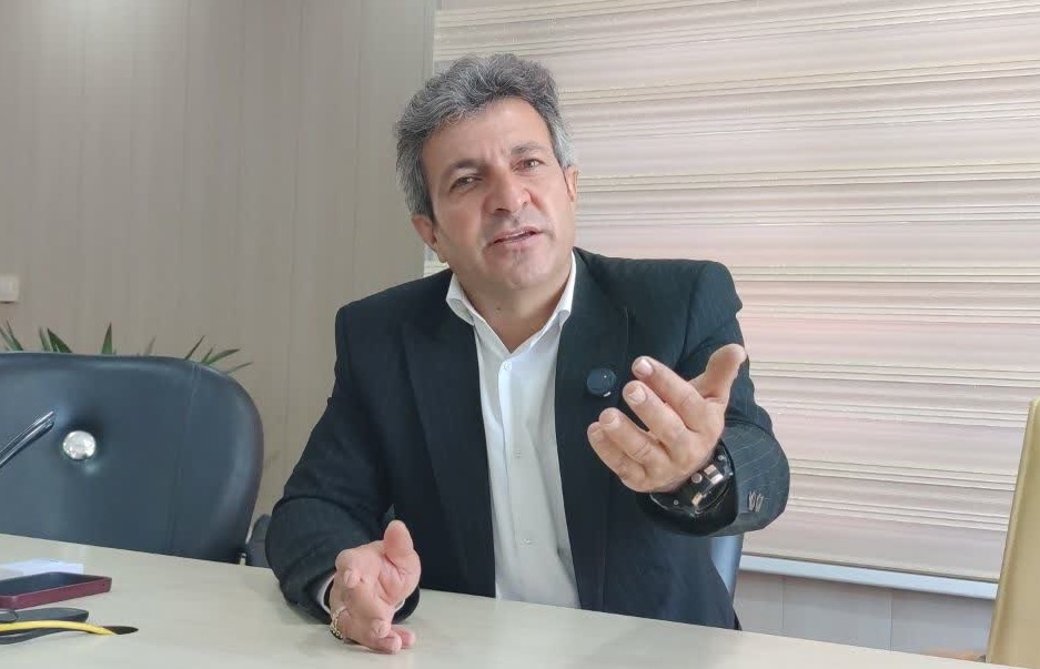 صادق فاتحی، مدیرکل امور عشایر کهگیلویه و بویراحمد: درب اتاق این‌جانب در تمام ساعات روز به روی مردم باز است / بیش از ۸۰ درصد از چشمه‌های طبیعی در مناطق سردسیری استان خشک شده‌اند / ما موظفیم بر اساس قانون و عدالت رفتار کنیم، نه بر اساس فشارهای قومی یا منطقه‌ای / توضیح در خصوص ابهاماتی پیرامون آرد عشایر و اختصاص سهمیه‌های حمایتی به افرادی که عشایر نبودند / حق عشایر باید به‌صورت مستقیم و شفاف به خود آنان اختصاص یابد /  در حوزه صدور دفترچه‌ها تلاش شده تا فرآیندها شفاف و دقیق باشد؛ اما همچنان مواردی نیازمند بررسی و اصلاح هستند / مبارزه با سوءاستفاده‌ها / توزیع عادلانه نهاده‌های دامی