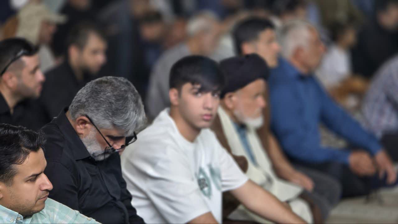 امام جمعه یاسوج در خطبههای نماز جمعه: کلید بهشت، انس با نماز است / پاسخ قاطع ملت ایران، آمریکا را به آتشبس وادار کرد / گروسی، خائن و جاسوس؛ نامش در کنار جنایتکارانی چون ترامپ ثبت خواهد شد / سازمانهای بینالمللی ابزار دست آمریکا شدهاند؛ ملت ایران روی پای خود ایستاده است