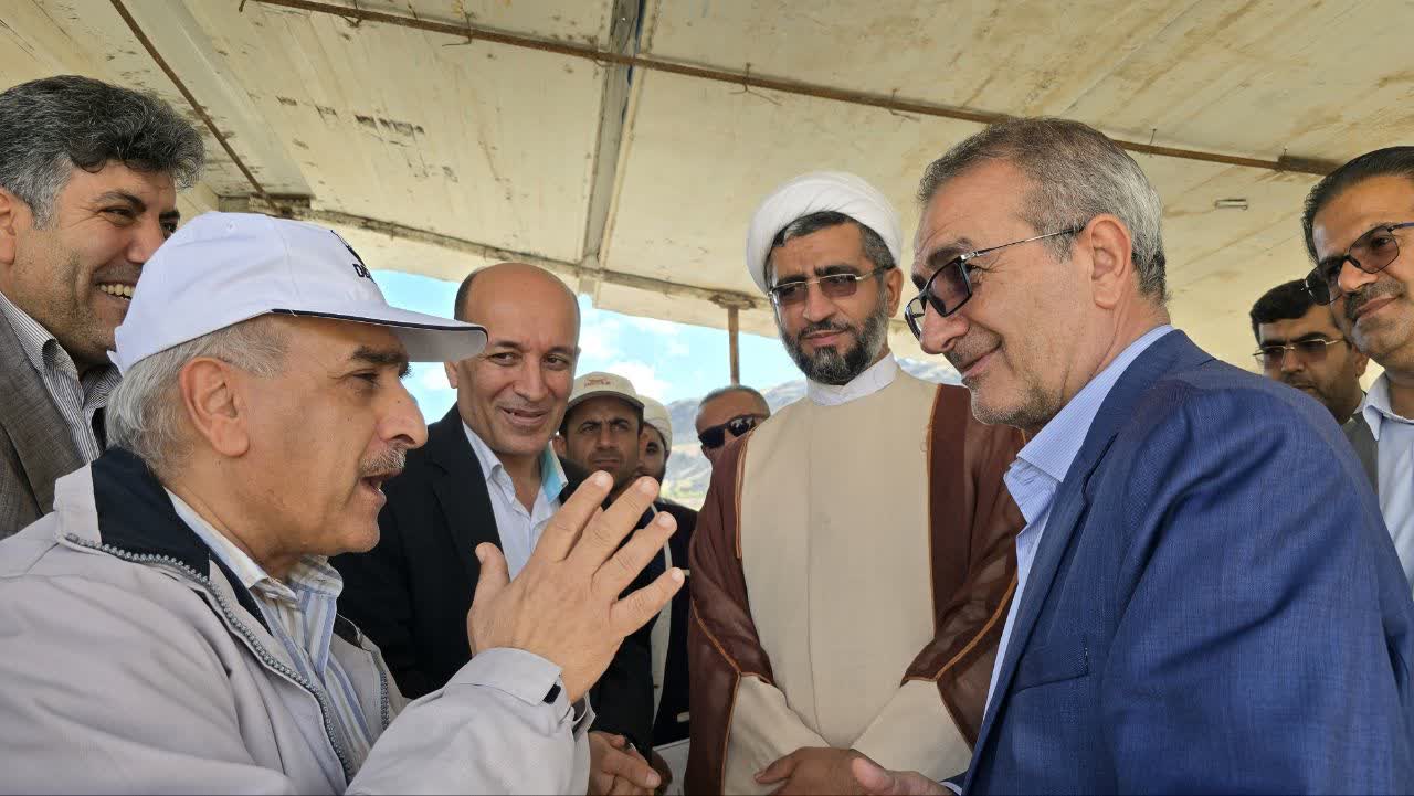 فیلم و تصاویر | بازدید استاندار کهگیلویه و بویراحمد از پروژههای آبرسانی / رحمانی: زمان بهرهبرداری فاز اول را اعلام کنید، امام جمعه سوق: اینکار را نکنید، خیلی فاز اول، فاز اول شنیدیم / پاسخ سرسری شاهینی به شهامت و تذکر استاندار کهگیلویه و بویراحمد