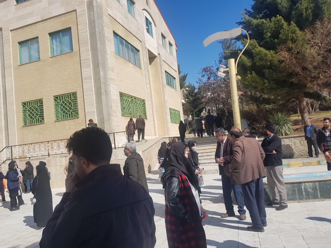 نارضایتی داوطلبان در حوزه آزمون دانشگاه یاسوج / کرمی: کنکور زمستانی با ضریب امنیت بالا در دانشگاه یاسوج برگزار شد؛ در تقلب های قبلی خانواده ها یک سر تخلف بودند